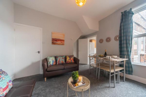 3 Bedroom Hull Sleeps 6 Glam Contractor & Leisure & Families Close to Clough Rd